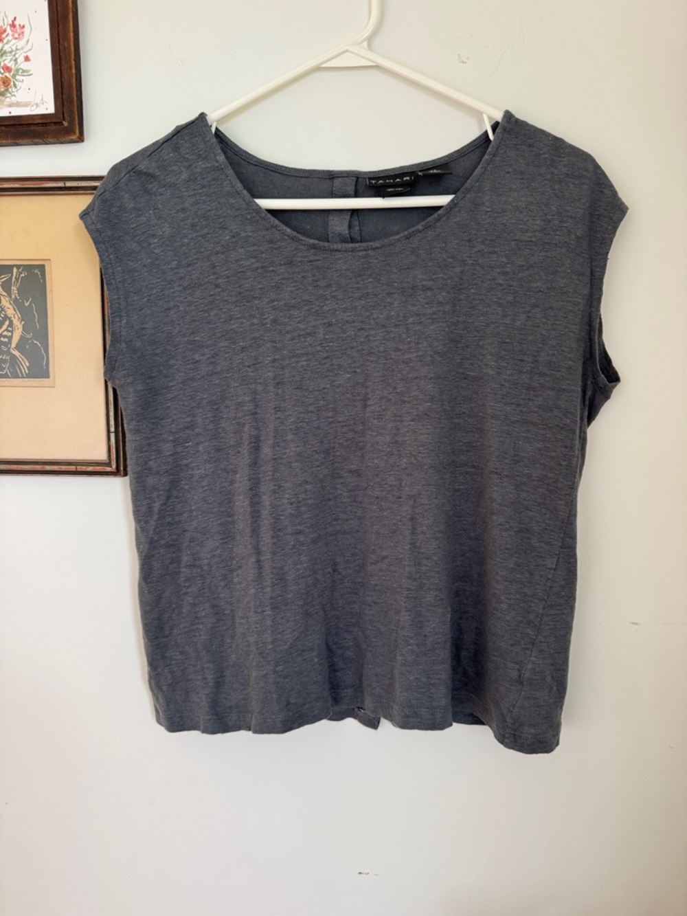 100% linen Tahari Heather Gray Scoop Neck Sleeveless Top